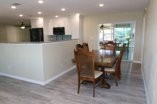 Building Photo - 1510 W Riviera Dr