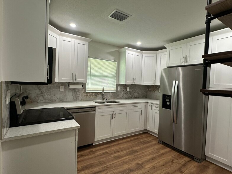Building Photo - 5932 McKee Lake Dr N