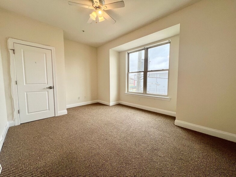 Building Photo - 1818 N 16th St