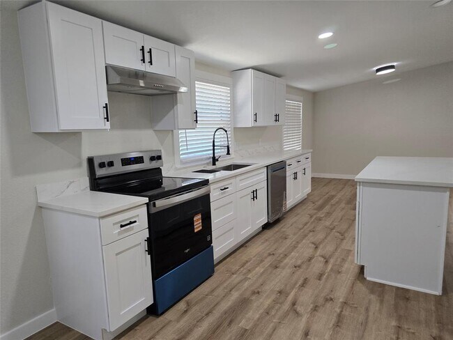 Building Photo - 1304 Eagles Way