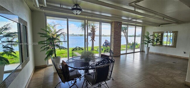 Building Photo - 1175 NE Miami Gardens Dr