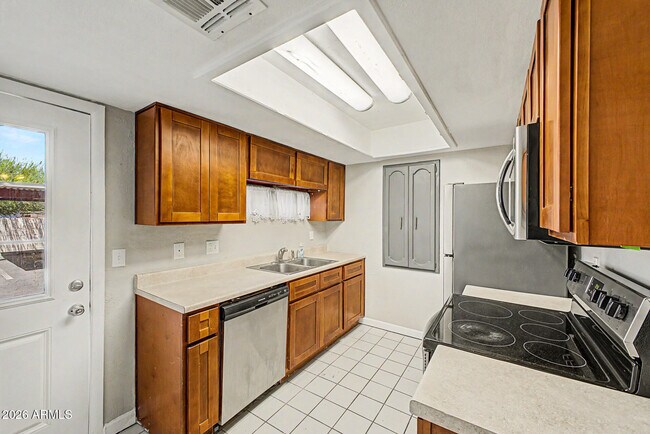 Building Photo - 3301 E Earll Dr