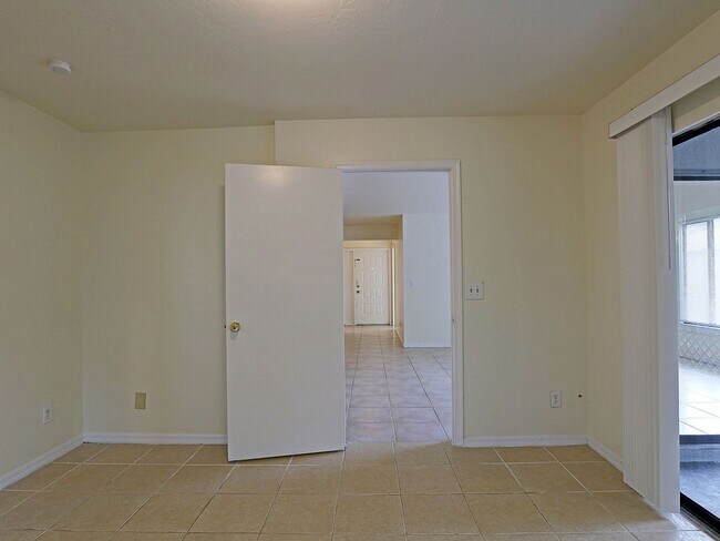 Building Photo - Duplex Cape Coral 3723