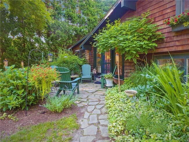 Building Photo - 95 Wood Ln