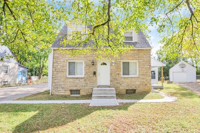 Building Photo - 2805 Parkland Pl