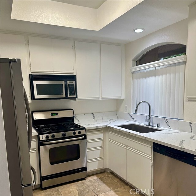 Building Photo - 30902 Club House Dr