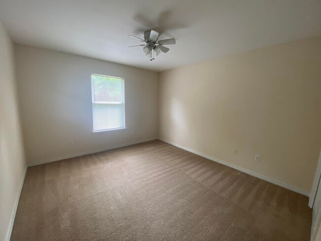 Building Photo - 2360 Crescent Rd