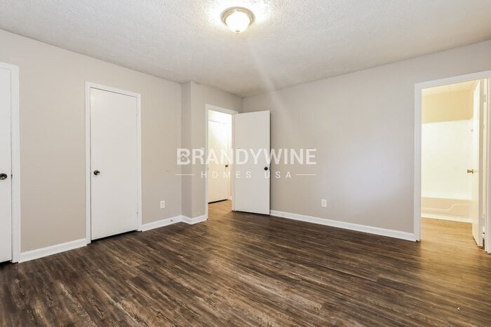 Building Photo - 9347 Forest Knoll Dr