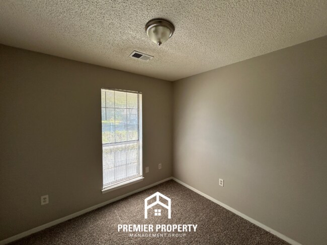 Building Photo - 6200 Somerset Cove