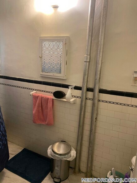 Building Photo - 53 Fellsway W