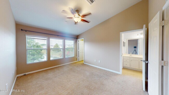 Building Photo - 6937 Woody Vine Dr
