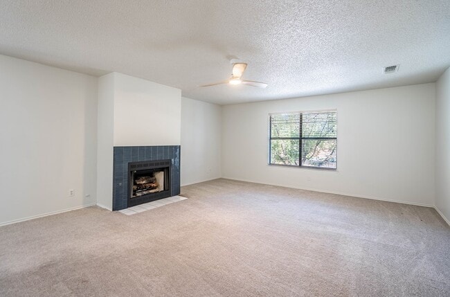 Building Photo - 8121 San Antonio St