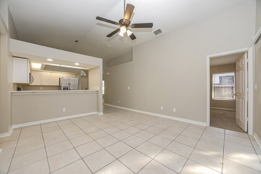 Building Photo - 10805 Kenbrook Dr