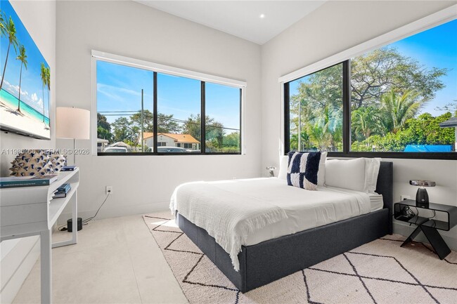 Building Photo - 245 NE 116th St