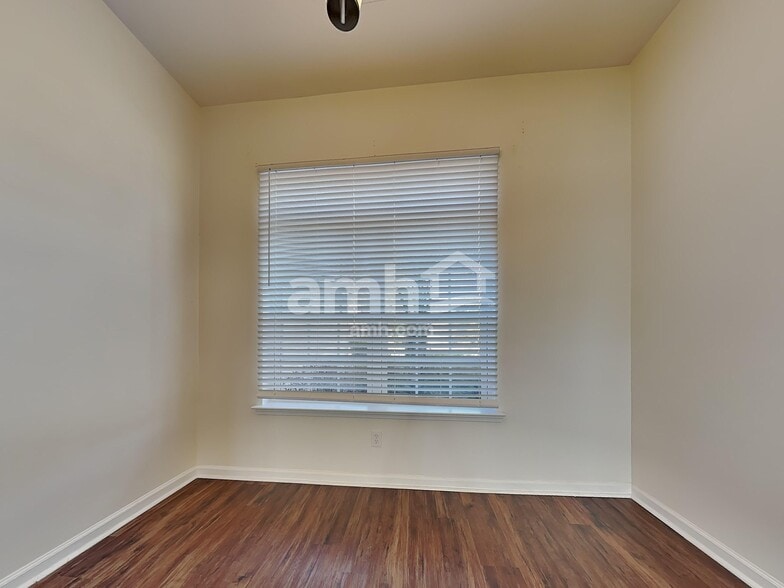 Building Photo - 48 Telford St