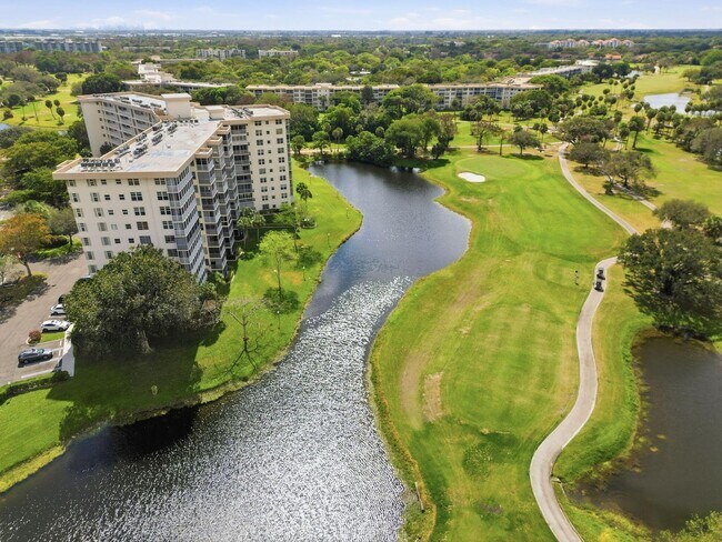 Building Photo - 3507 Oaks Way