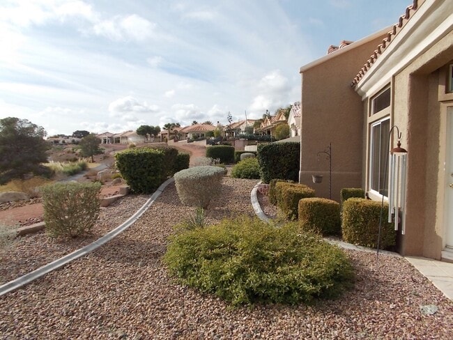 Building Photo - Single-Story Townhome with Golf Course Views in Summerlin