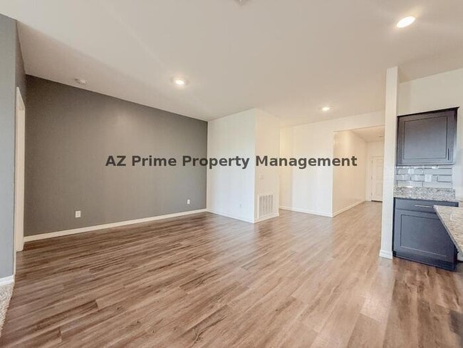 Building Photo - 5815 N 195th Dr