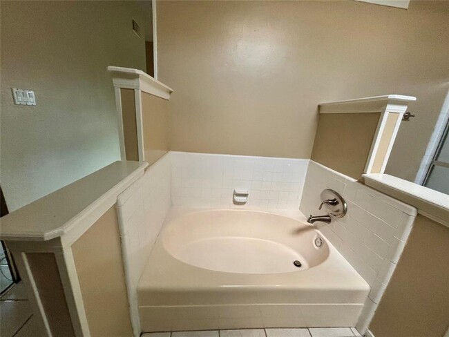 Building Photo - 12702 Meadway Ct