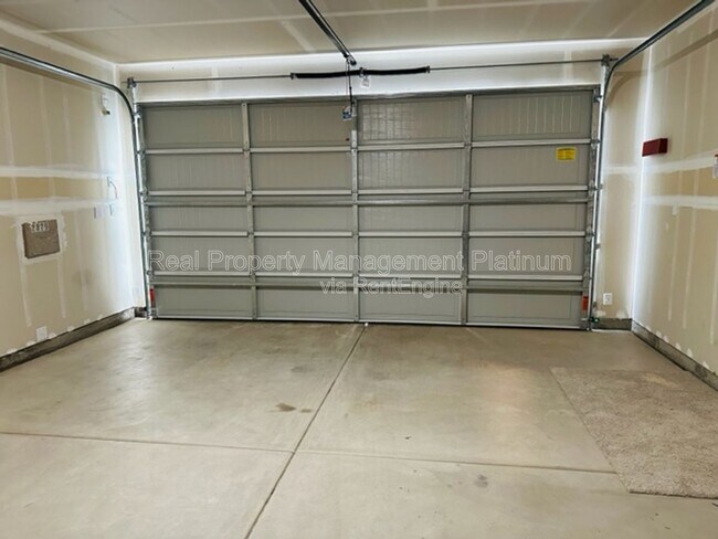 Building Photo - 2879 E Teaberry Dr