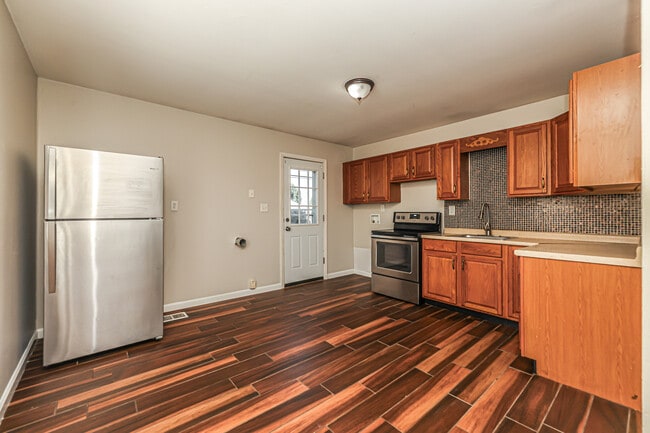 Building Photo - 1240 Berwald Dr