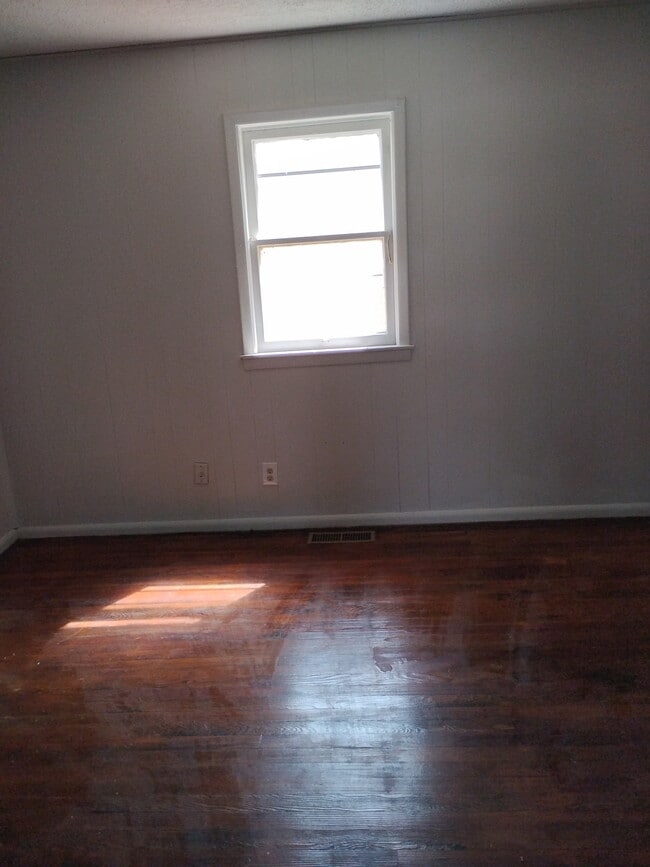 Building Photo - 1201 E 8th Ave