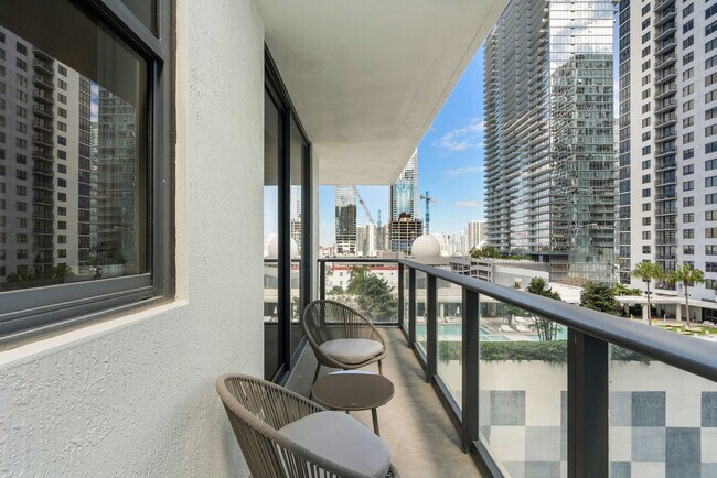 Building Photo - 11 NE 6th St