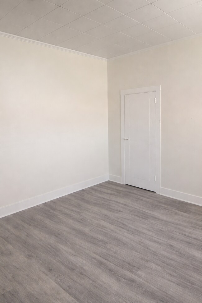 Building Photo - 363 Main St