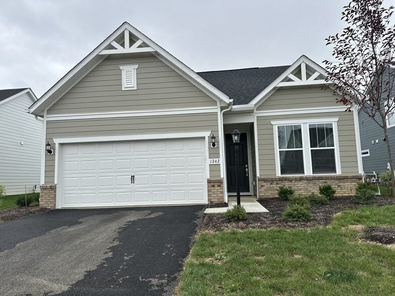 Building Photo - 1242 Fairstone Dr