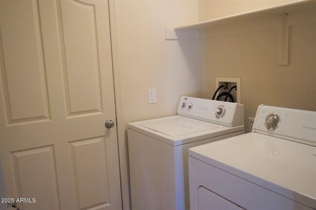 Building Photo - 3332 Yosemite Ct