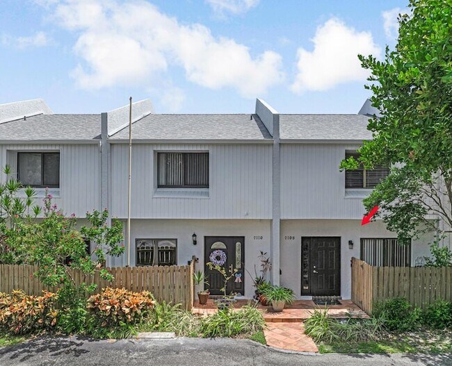 Building Photo - 2108 NE 44th St
