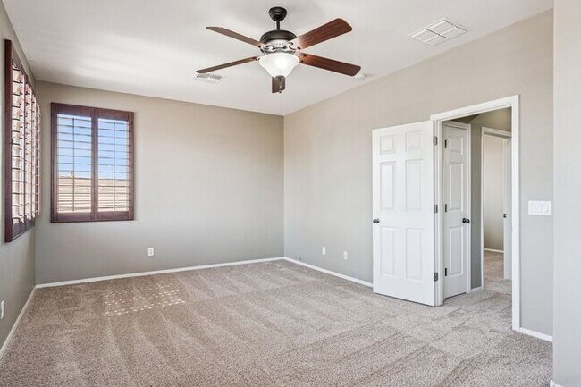 Building Photo - Beautiful 4 bedroom three bath home!