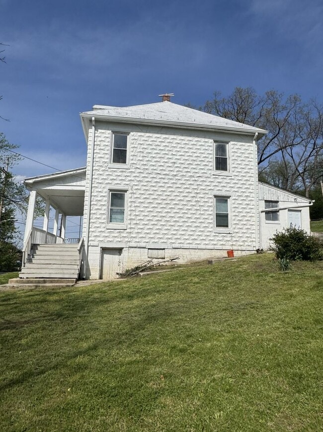 Building Photo - 6 Laurel Hill Ln