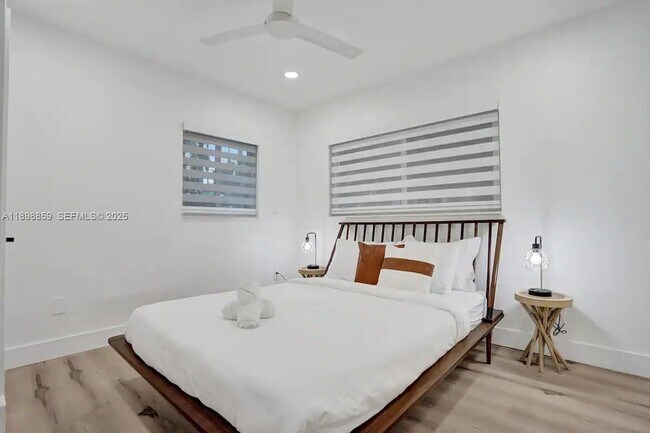 Building Photo - 2100 SW 28th Way