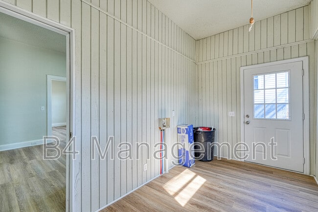 Building Photo - 555 W Peachtree St