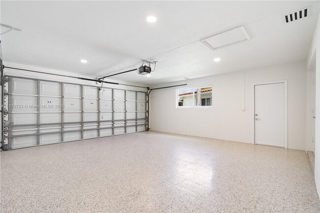 Building Photo - 5900 NE 21st Ave