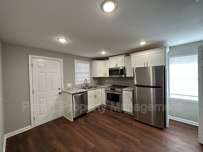 Building Photo - 1024 W 39th St