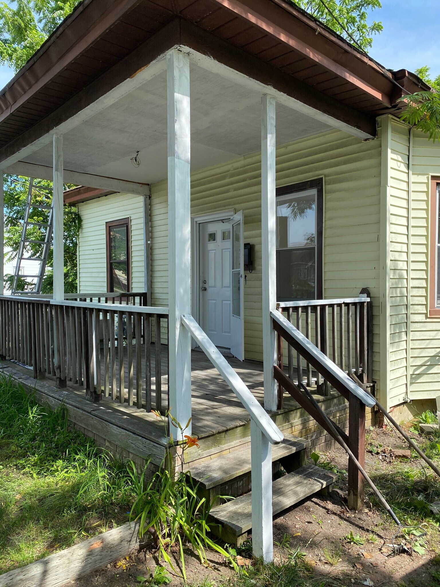 Building Photo - 208 W Adams Ave