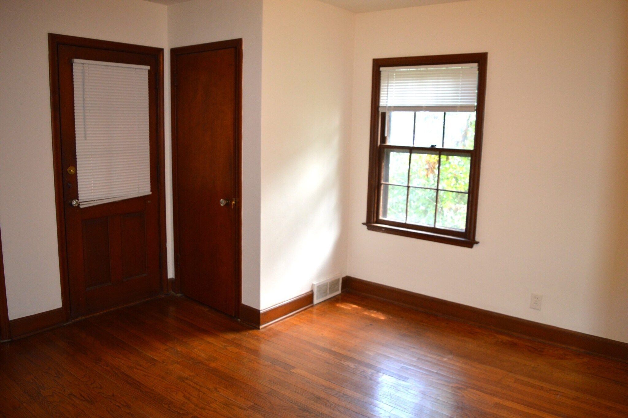 Building Photo - 821 Jenifer St