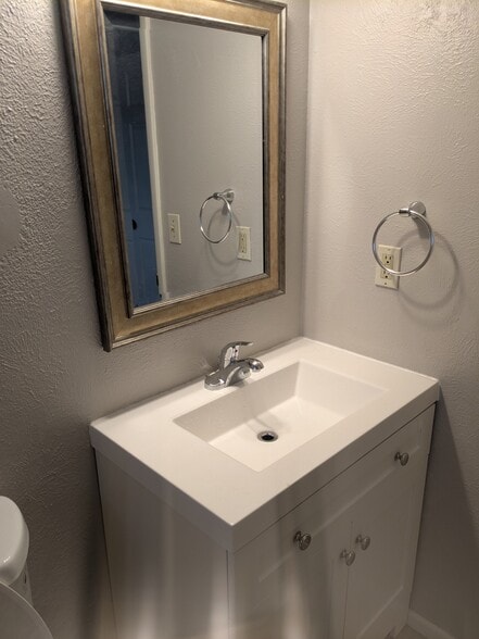 Building Photo - 14250 E 22nd Pl