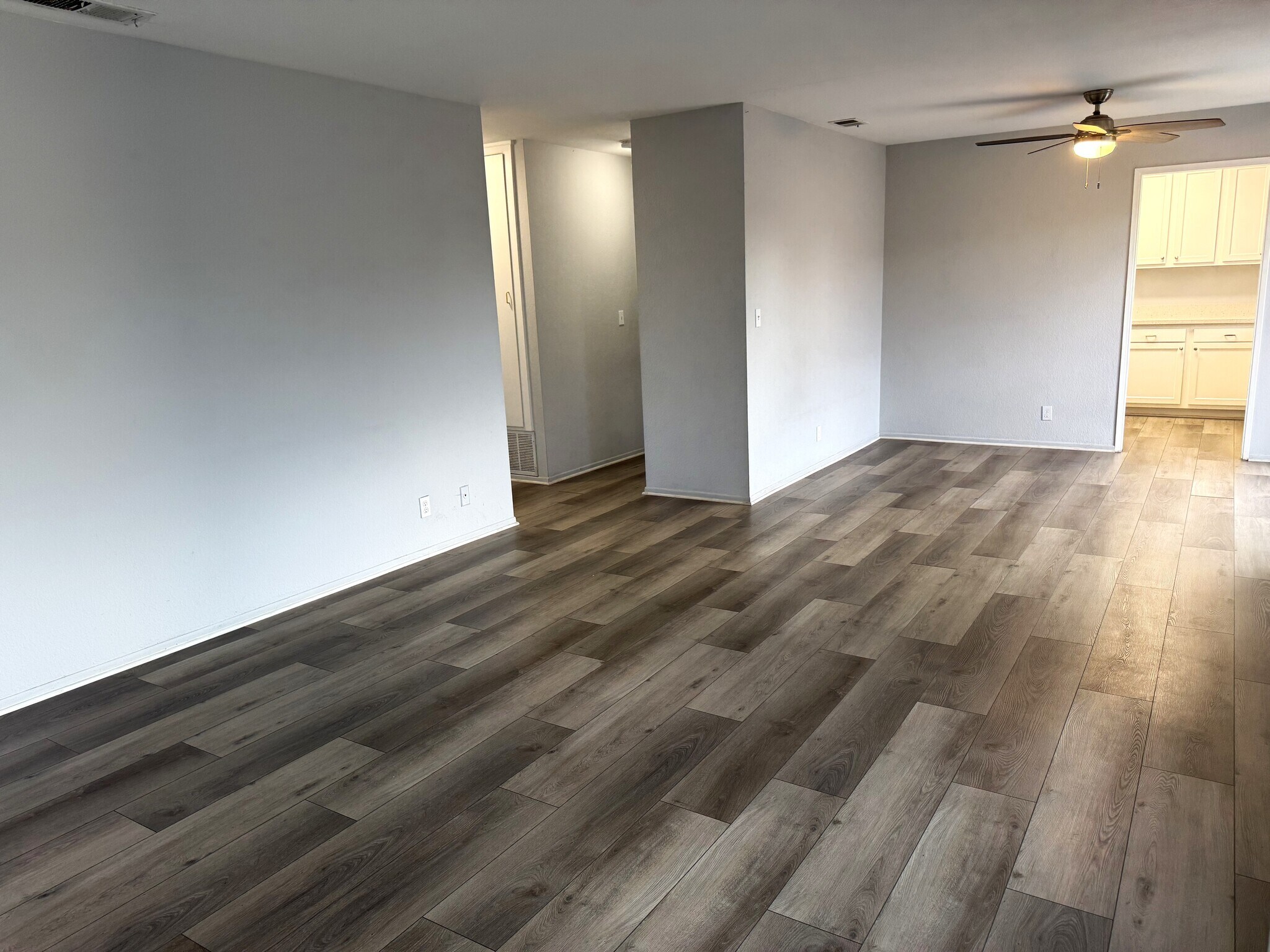 Building Photo - 10885 Walnut St