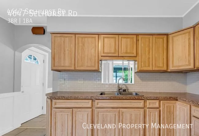 Building Photo - Wonderful North Olmsted Home