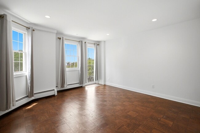 Building Photo - 205 Shearwater Ct W
