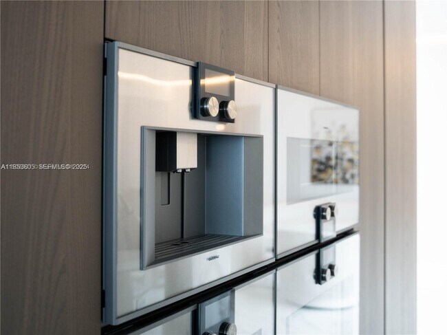 Building Photo - 18501 Collins Ave