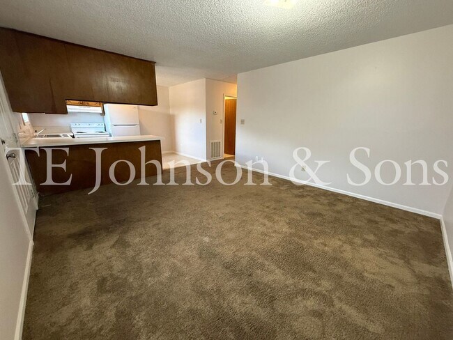 Building Photo - 2570 Green Oaks Ct SE
