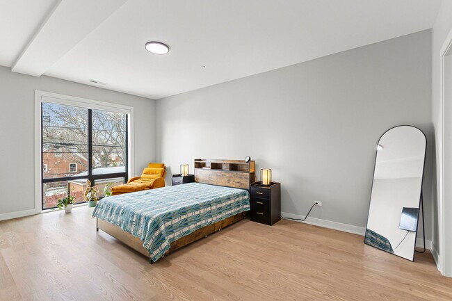 Building Photo - 6246 N Pulaski Rd