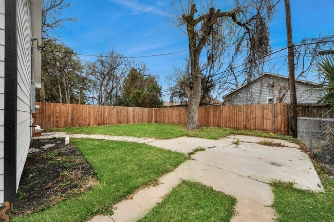 Building Photo - 2811 Winbern St