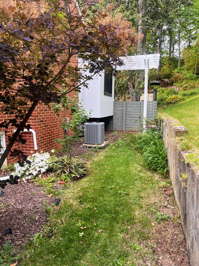 Building Photo - 5602 Hawthorne St