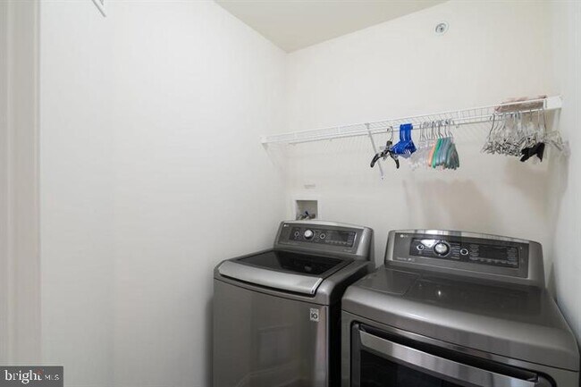 Building Photo - 27127 Hickory Ln