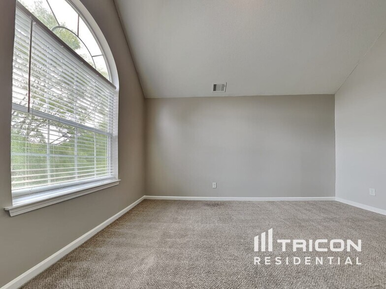 Building Photo - 718 Fletcher Dr